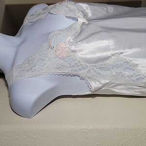 Sara Beth Vintage Sleeveless Nightgown w/Pink Flowers & Lace Ivory Satin M NWOT